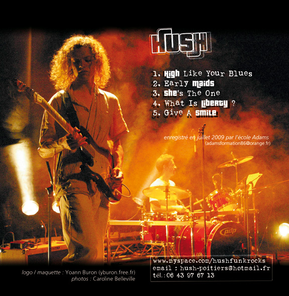 Arrière de la pochette illustré par une photo de scène