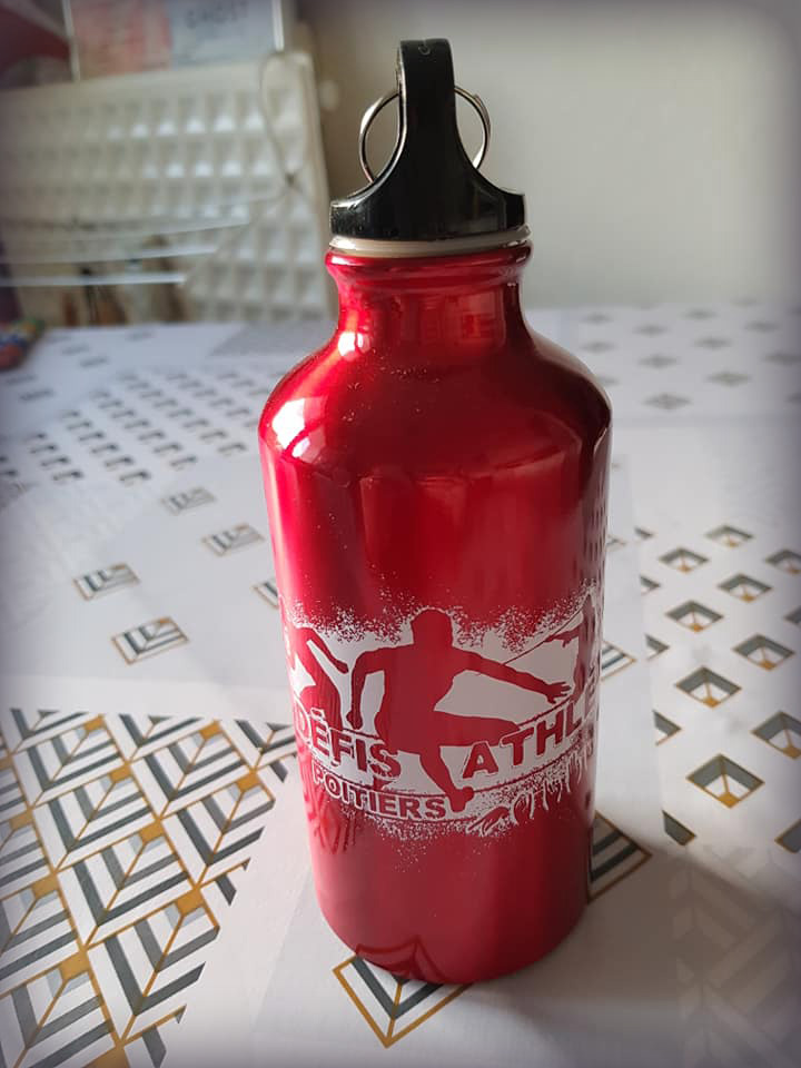 gourde utilisant le logo de défis athlé 2021