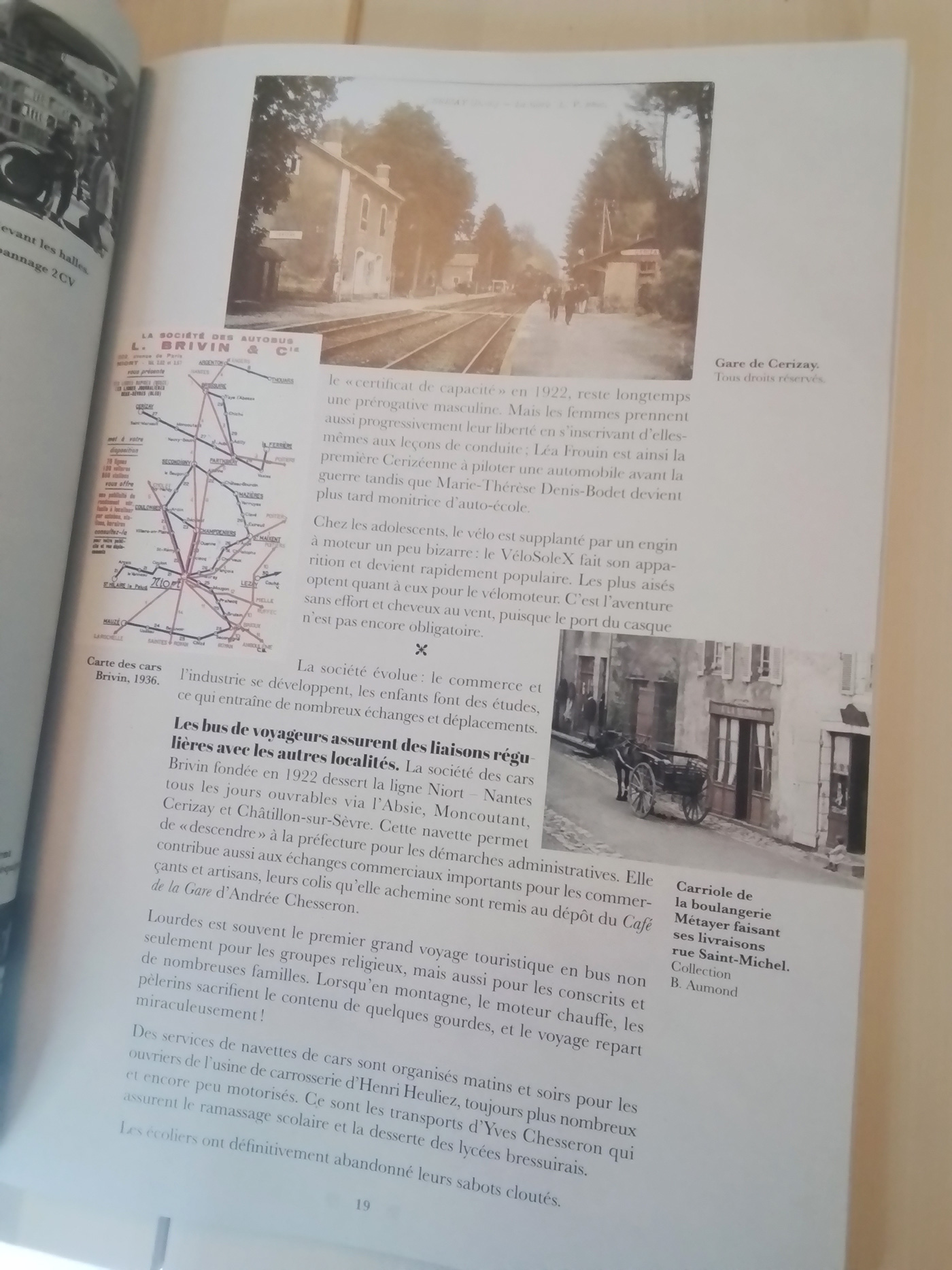 page décrivant les moyens de transport, illustrée nottament par une carte des lignes de cars des années 30